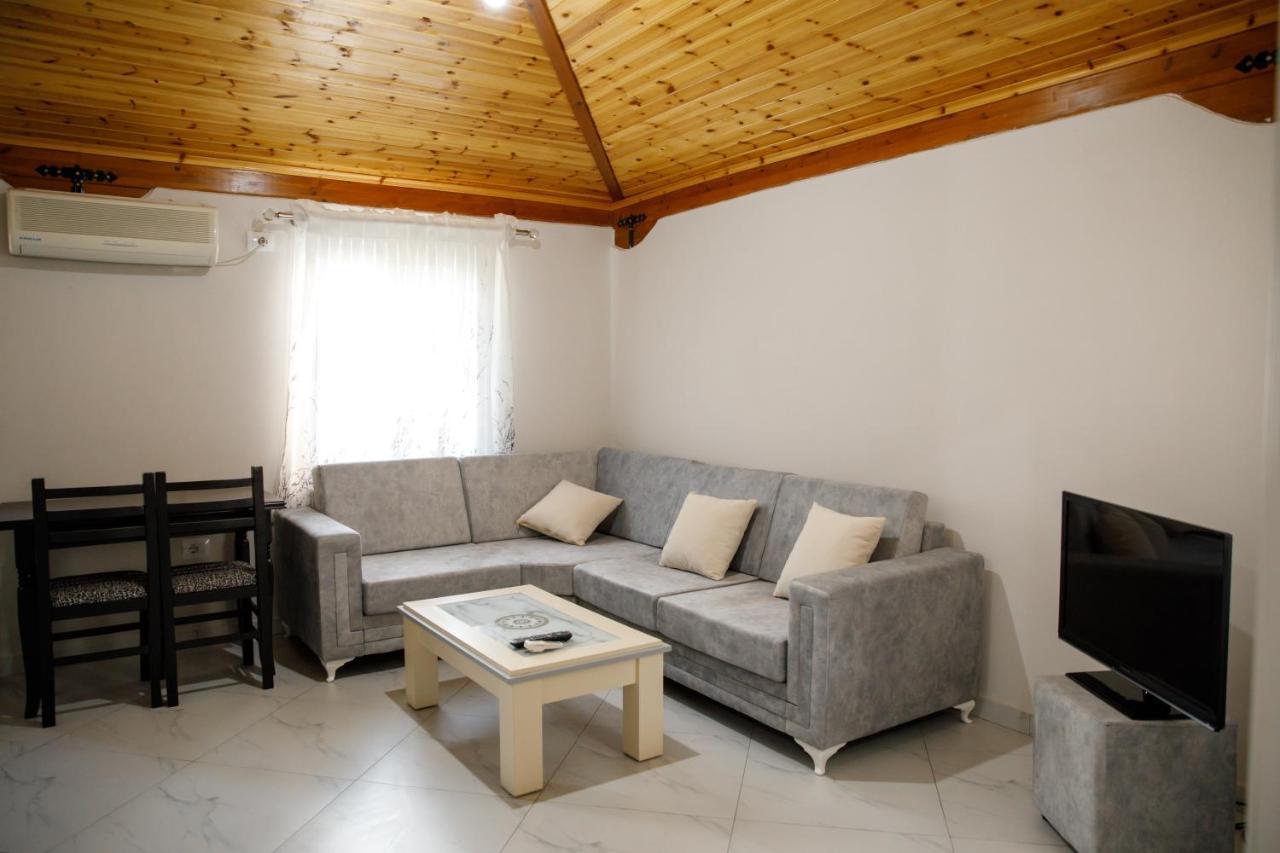 Logli Apartments Gjirokaster Exterior photo
